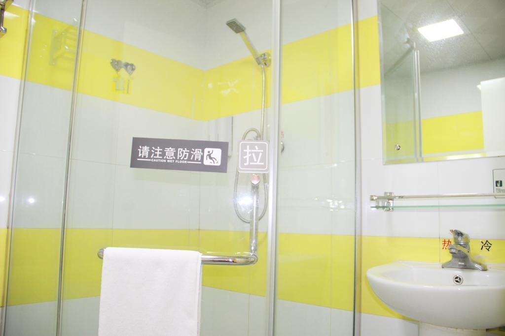 7Days Inn Beijing Railway Station Guangqu Gate Metro Station Oda fotoğraf